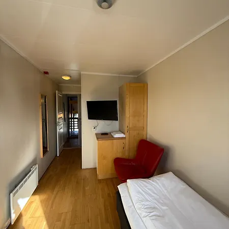 Sandmoen Bed & Breakfast, Free Parking Мотель