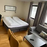 Sandmoen Bed & Breakfast, Free Parking Мотель